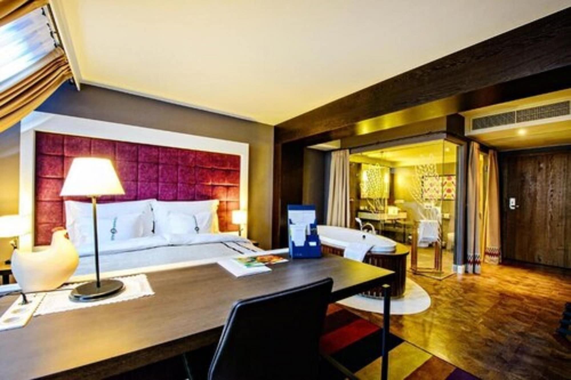Hotel Bristol Tradition And Luxury Rzeszów Kültér fotó Suite