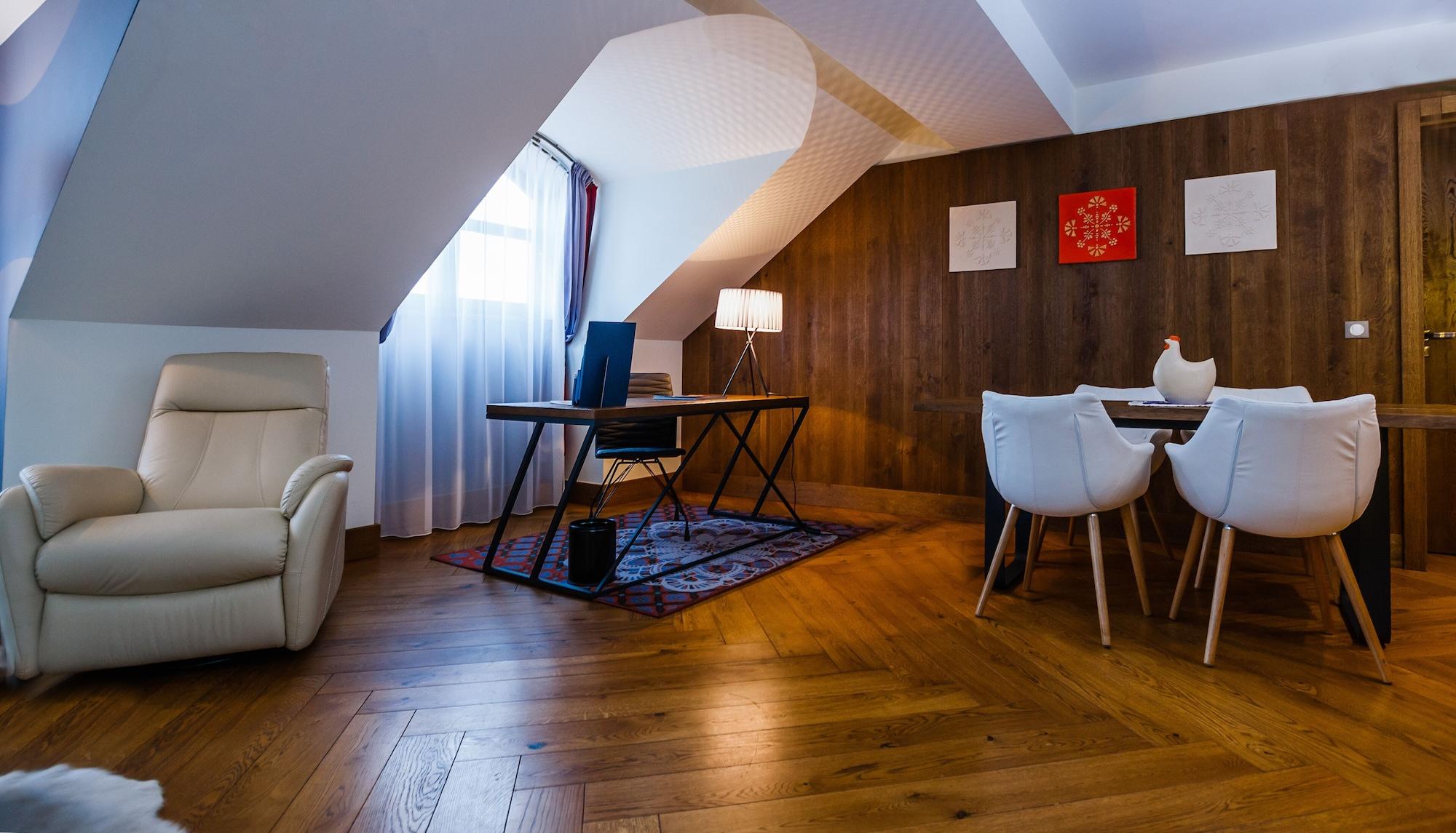 Hotel Bristol Tradition And Luxury Rzeszów Kültér fotó Interior of a typical apartment
