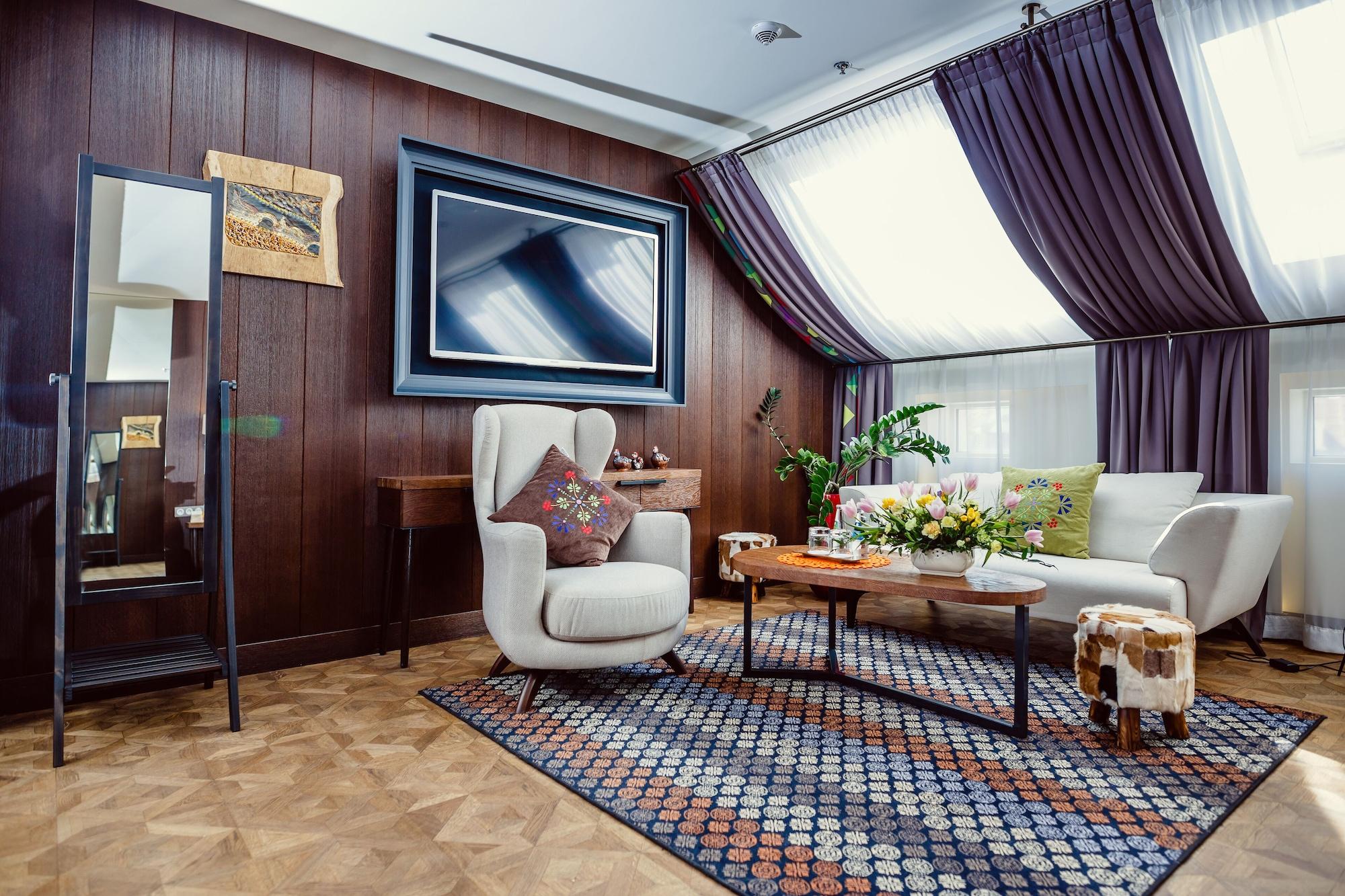 Hotel Bristol Tradition And Luxury Rzeszów Kültér fotó A living room