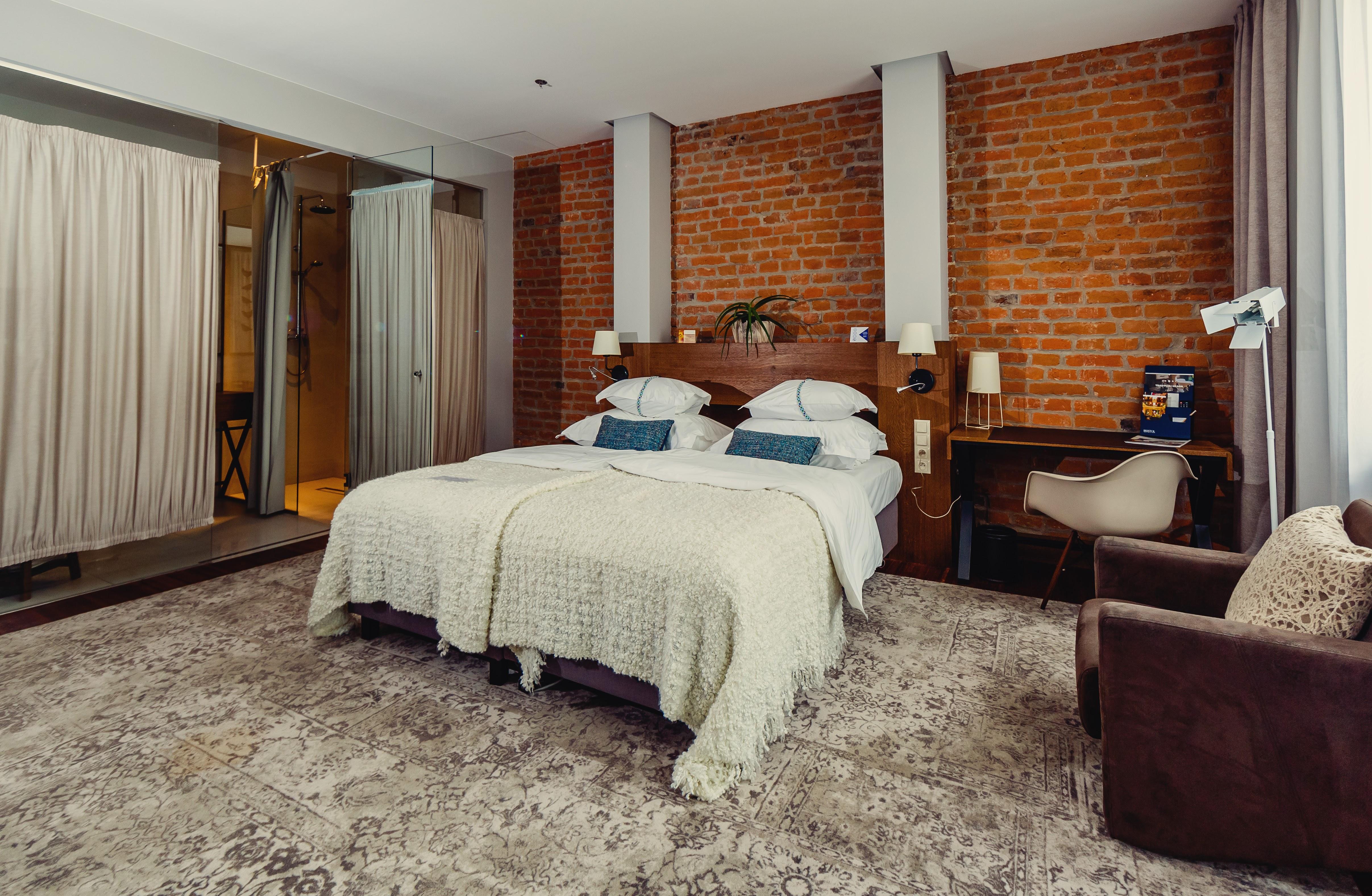Hotel Bristol Tradition And Luxury Rzeszów Kültér fotó A room at the hotel