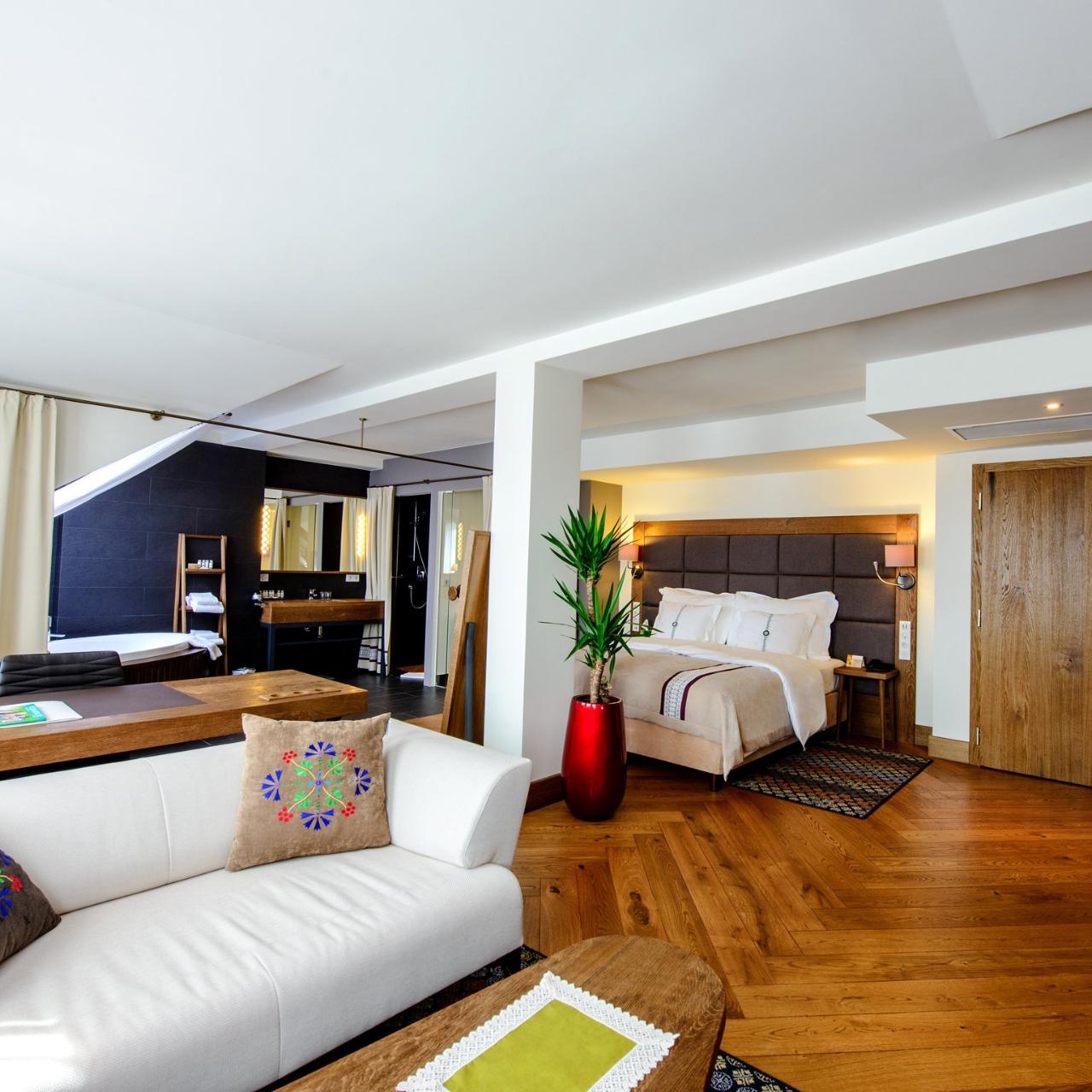Hotel Bristol Tradition And Luxury Rzeszów Kültér fotó Suite at the Hotel