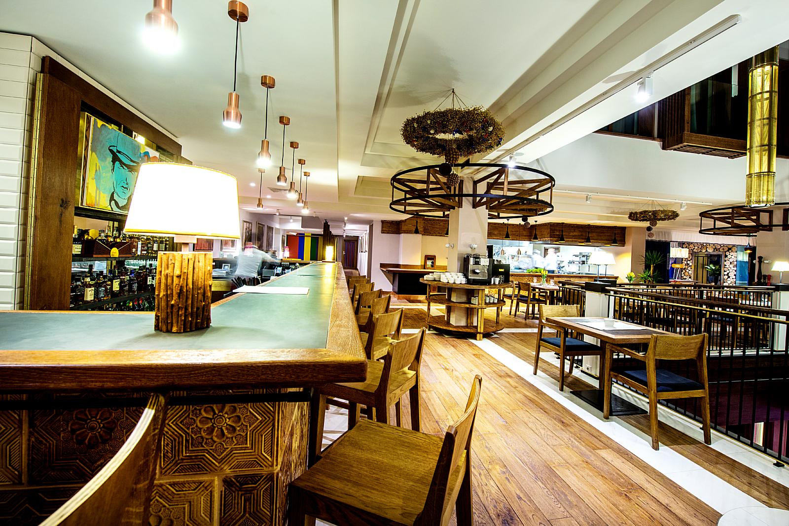 Hotel Bristol Tradition And Luxury Rzeszów Kültér fotó The interior of the restaurant