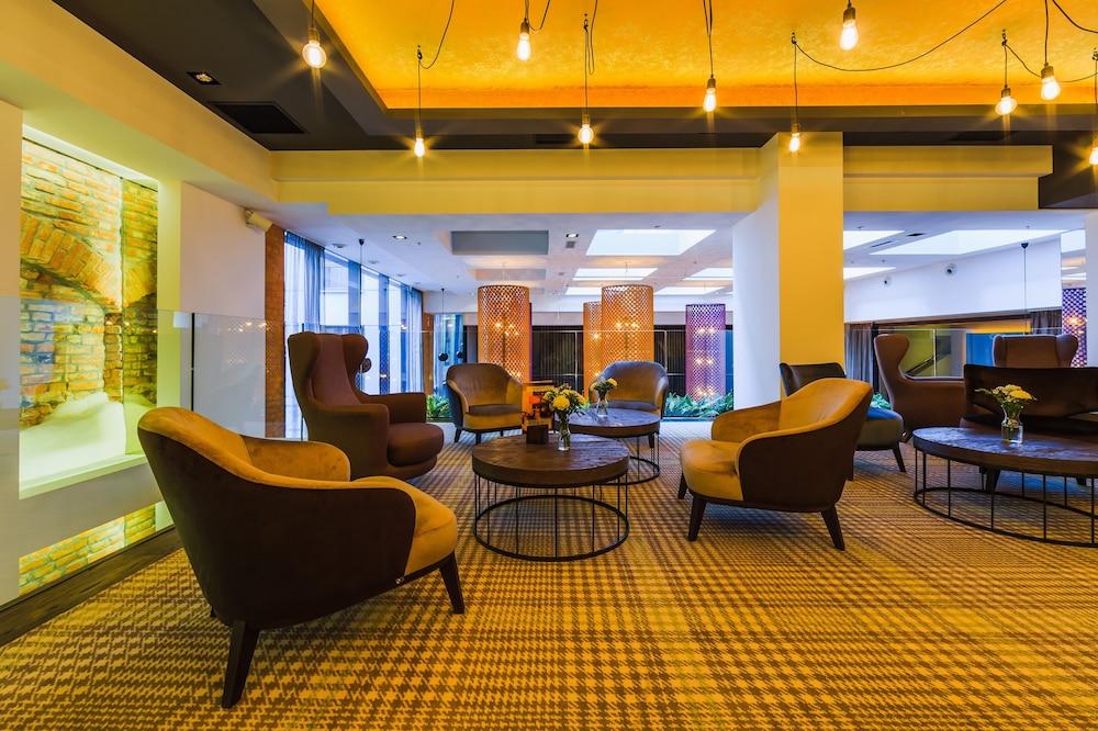 Hotel Bristol Tradition And Luxury Rzeszów Kültér fotó The lobby of the hotel