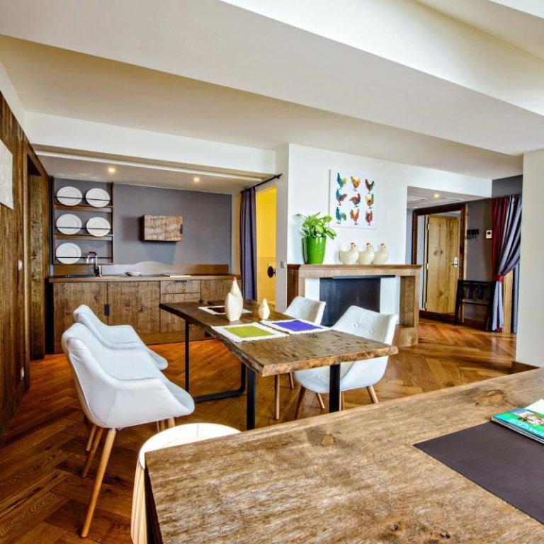 Hotel Bristol Tradition And Luxury Rzeszów Kültér fotó A typical apartment at the residence