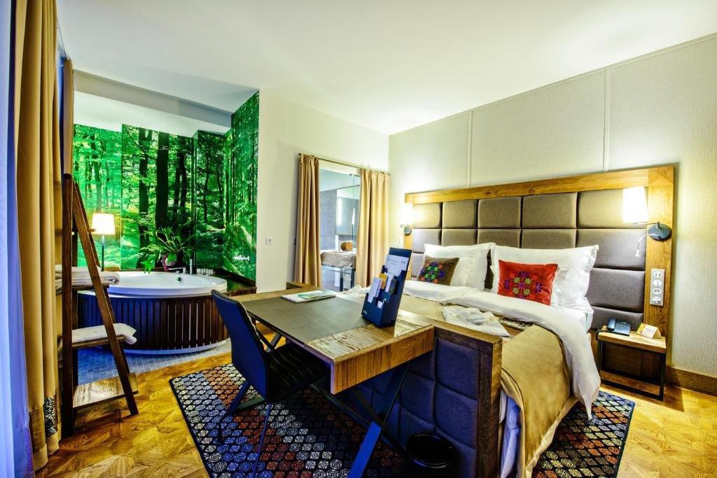 Hotel Bristol Tradition And Luxury Rzeszów Kültér fotó A room at the hotel
