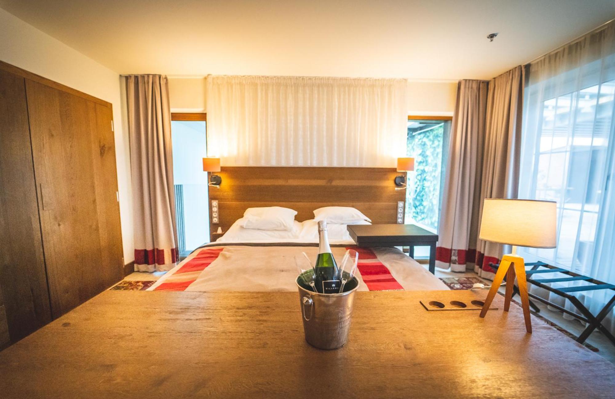 Hotel Bristol Tradition And Luxury Rzeszów Kültér fotó A room at the hotel