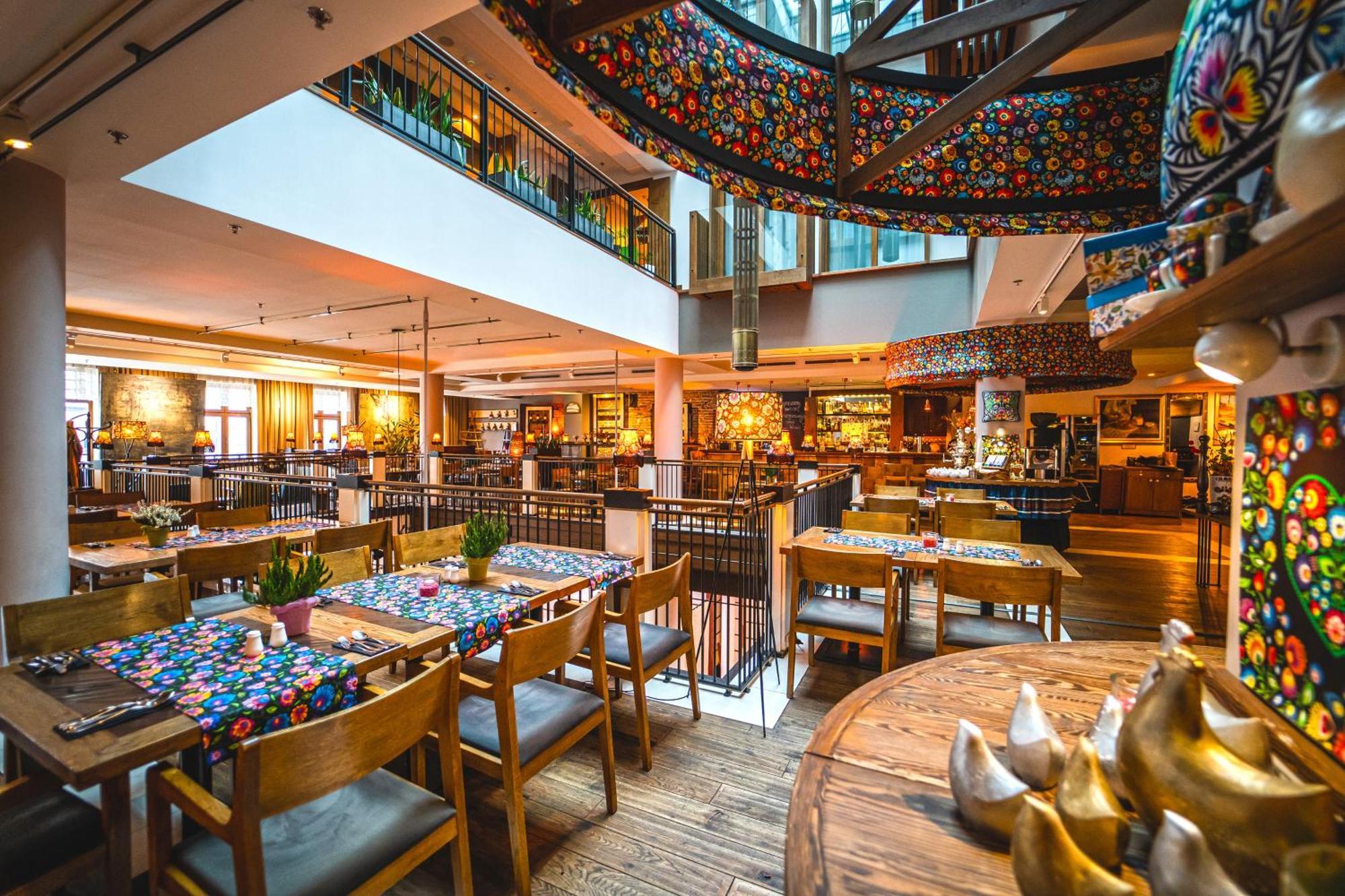 Hotel Bristol Tradition And Luxury Rzeszów Kültér fotó The restaurant